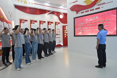 ���º�ɫ���� ��������ƪ�� | www.�Ƿ����ʡ�com��ί��չ�콨��103�����ɫ�Ķ��˶�